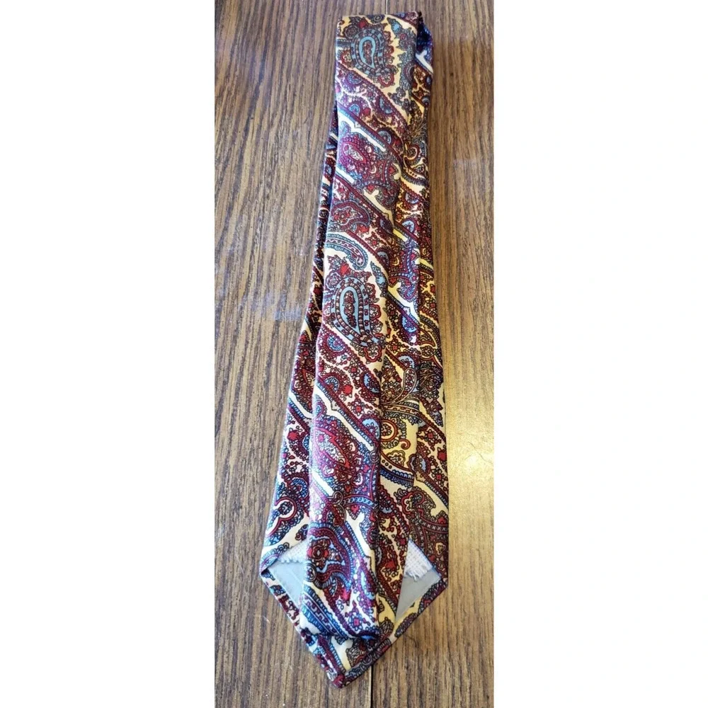 Red Silk 2.5 Inch Paisley Geometric Vintage Necktie Tie